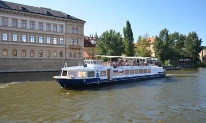 Crociera con pranzo sul fiume a Praga in compagnia di una guida e servizio di pick-up presso l’hotel